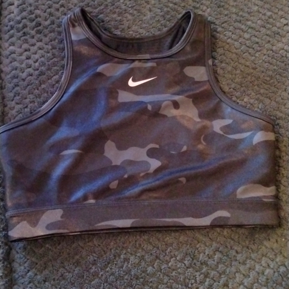 Ladies : Nike Camo Sports Bra Dri- fit with Shimmer. Size XS . Excellent Cond !!